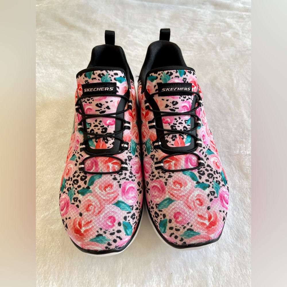 Sketchers Summits Washable Bungee Sneakers NWOT